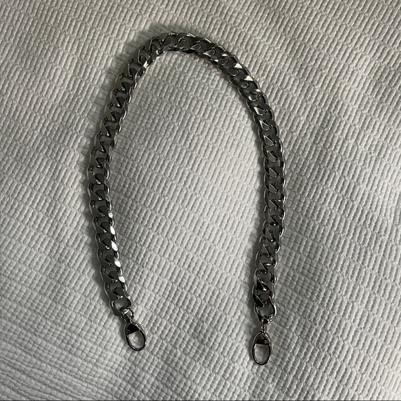 Amazing Leather Studded Bag - Picture 5 of 6